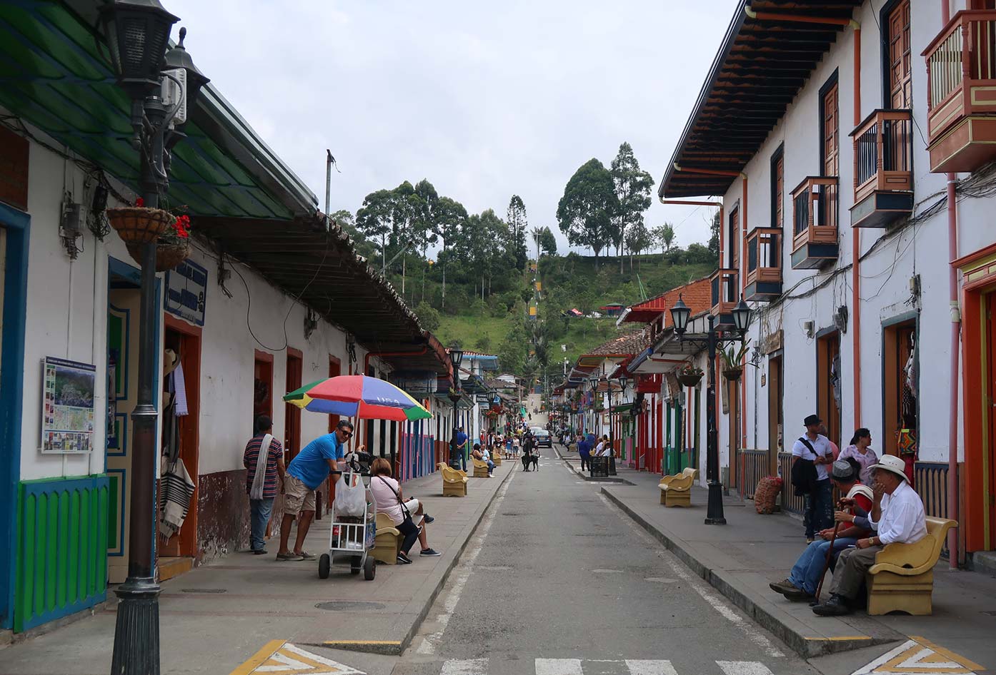 backpacking colombia salento
