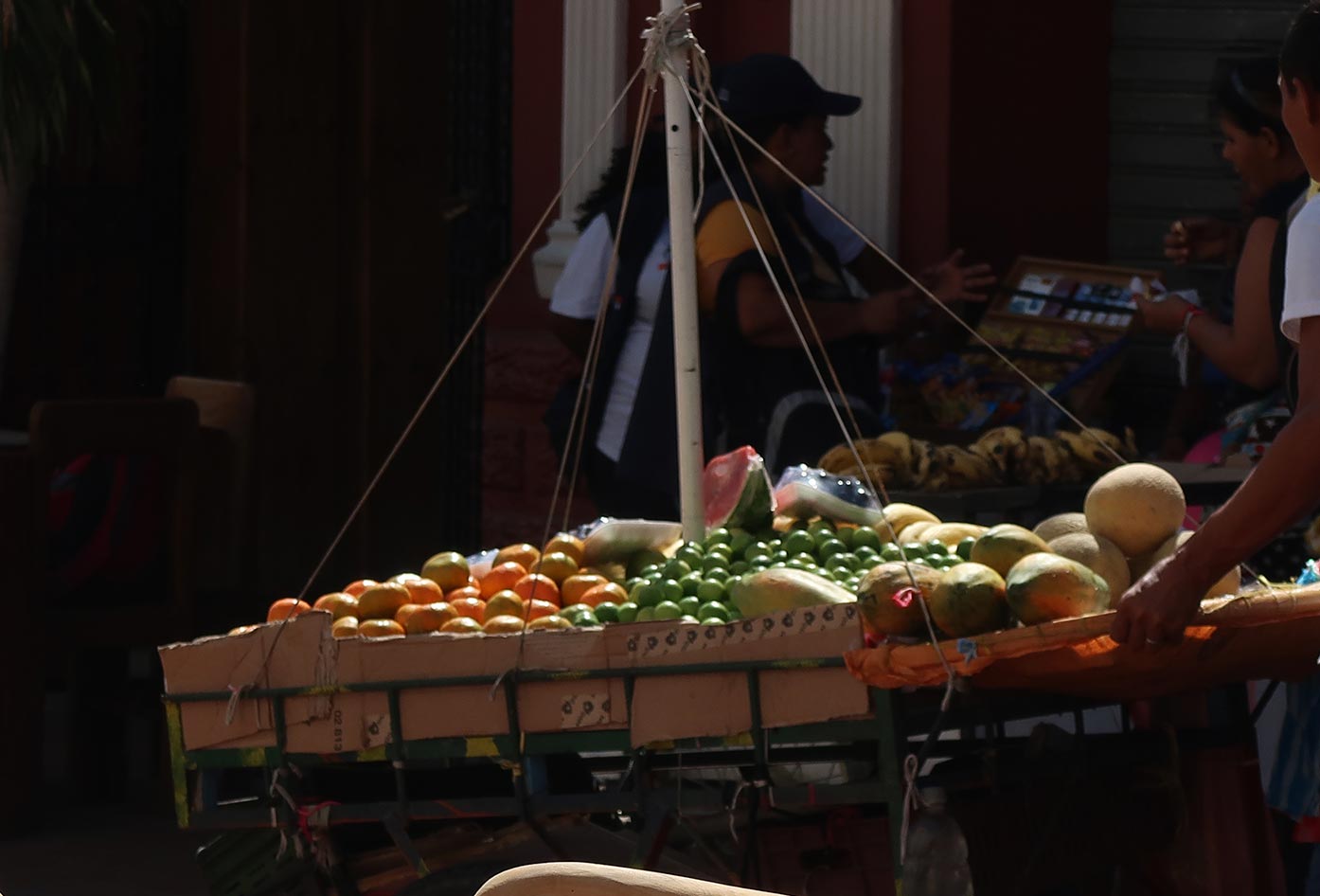 fruit man santa marta