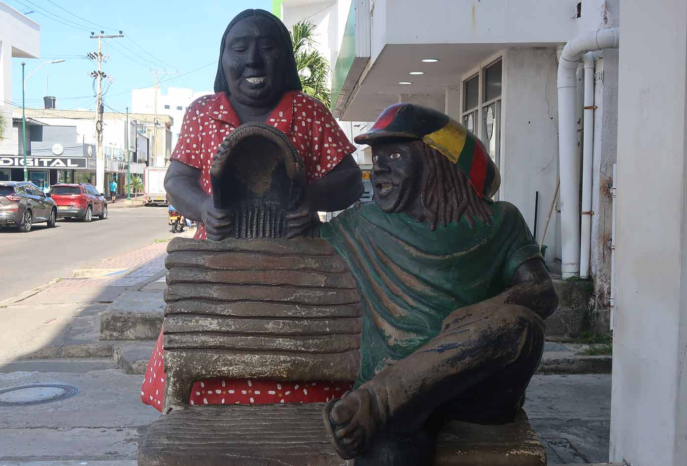 raizales statue san andres