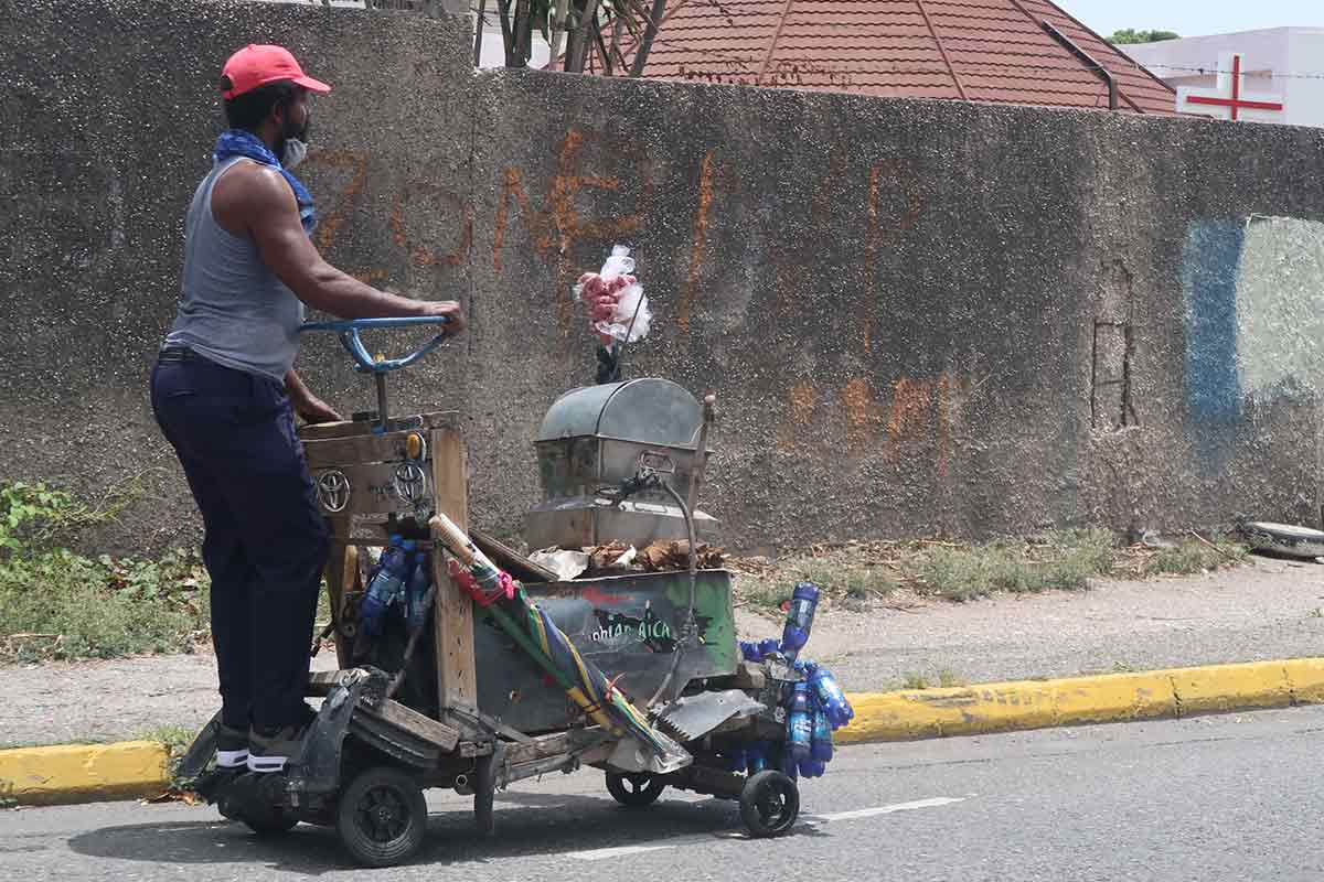 places to avoid jamaica street vendor